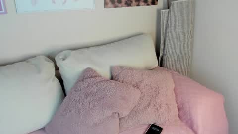 dafne_hillss online show from July 16, 11:38 am