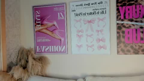 dafne_hillss online show from July 17, 11:17 am
