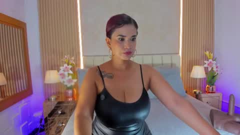 Snapshot of dafnecox chatting on June 22, 11:07 am dafnecox online show from June 22, 11:07 am