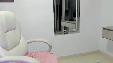 Snapshot of dahian_carter chatting on October 25, 1:18 pm Dahian  online show from October 25, 1:18 pm