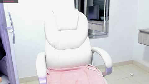 Snapshot of dahian_carter chatting on October 28, 12:09 pm Dahian  online show from October 28, 12:09 pm