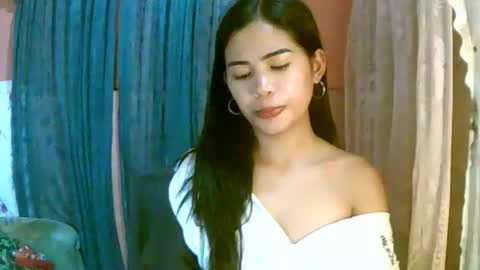 Im Dahlia online show from April 7, 11:10 am