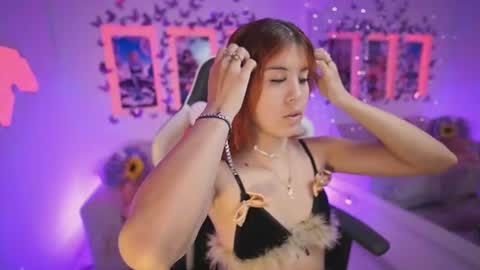 Snapshot of dahliagraey chatting on June 17, 11:34 am Dahlia Grey online show from June 17, 11:34 am