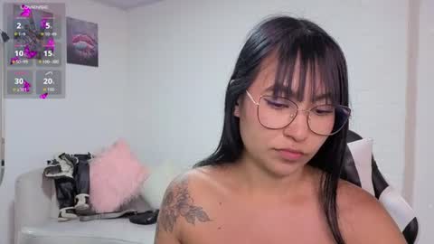 Snapshot of dahlienne_vianne chatting on July 25, 8:06 pm Nicole online show from July 25, 8:06 pm