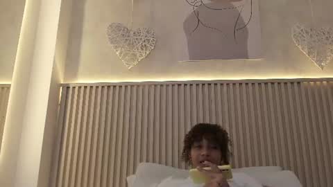 Snapshot of daiana_curly chatting on June 24, 7:02 pm Daiana online show from June 24, 7:02 pm