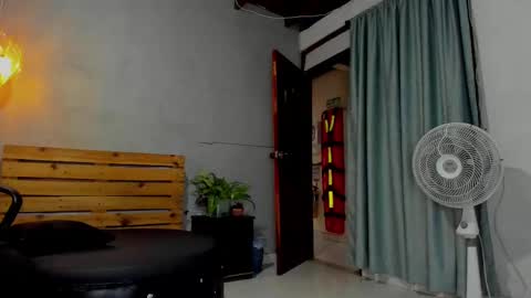 daiisy_kiss online show from October 7, 2:31 am