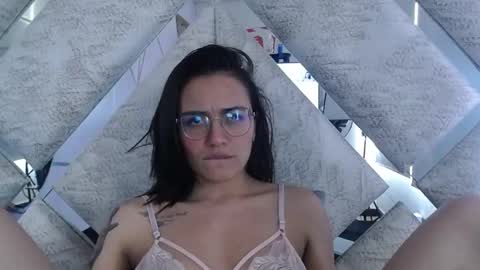 Snapshot of daila_ chatting on December 11, 5:26 pm daila_ online show from December 11, 5:26 pm