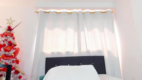 Snapshot of dailasmith chatting on December 9, 4:47 pm Daila Smith online show from December 9, 4:47 pm