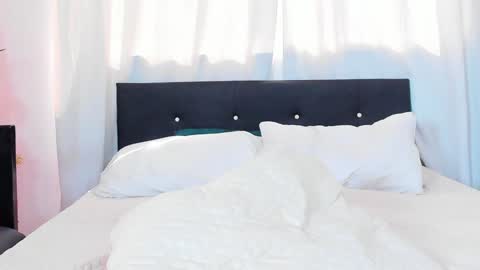 Snapshot of dailasmith chatting on December 12, 7:04 pm Daila Smith online show from December 12, 7:04 pm