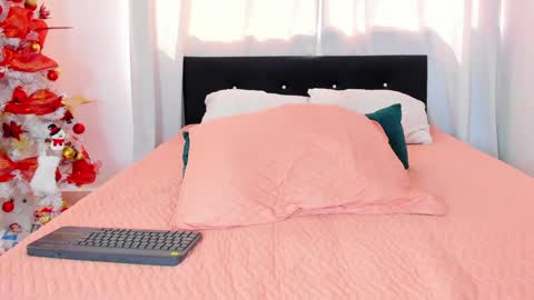 Snapshot of dailasmith chatting on December 15, 6:04 pm Daila Smith online show from December 15, 6:04 pm