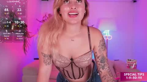 Snapshot of dailyn__1 chatting on February 25, 8:18 pm Dailyn online show from February 25, 8:18 pm