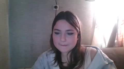 Snapshot of daiquiri_doll chatting on December 16, 8:30 am daiquiri_doll online show from December 16, 8:30 am