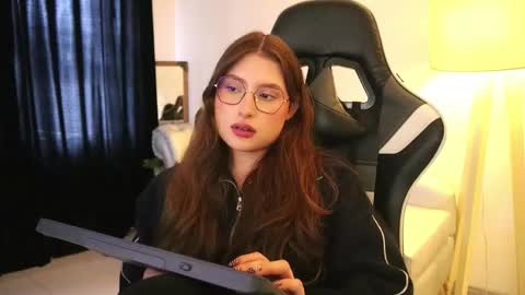 Snapshot of daisha_riley chatting on November 13, 3:55 pm Lauren online show from November 13, 3:55 pm