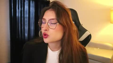 Snapshot of daisha_riley chatting on November 14, 3:33 pm Lauren online show from November 14, 3:33 pm