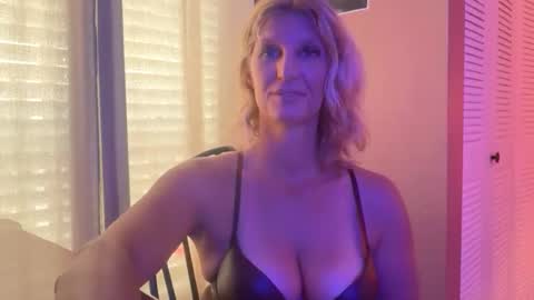 Daisy137 online show from March 5, 4:36 pm