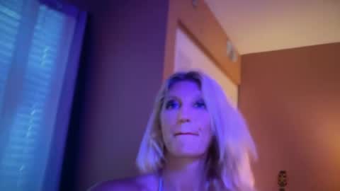 Snapshot of daisy9kat chatting on June 25, 3:27 pm Daisy137 online show from June 25, 3:27 pm