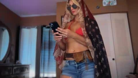 Snapshot of daisy9kat chatting on July 4, 7:09 pm Daisy137 online show from July 4, 7:09 pm