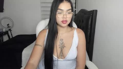 Snapshot of daisy_20x_ chatting on February 23, 8:12 am I am Daisy online show from February 23, 8:12 am