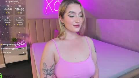Snapshot of daisy_beckerr chatting on June 3, 2:33 pm Viickie online show from June 3, 2:33 pm