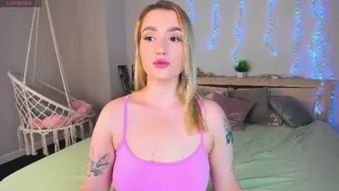 Snapshot of daisy_beckerr chatting on June 10, 9:30 am Viickie online show from June 10, 9:30 am