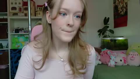 Snapshot of daisy_dollxo chatting on April 30, 7:09 pm Daisy online show from April 30, 7:09 pm