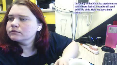 Snapshot of daisy_low chatting on December 14, 6:52 am Alexandra online show from December 14, 6:52 am