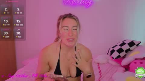 Snapshot of daisydeliciousxx chatting on June 18, 9:14 am DaisyDeliciousxx online show from June 18, 9:14 am