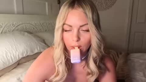 Daisy Dreams online show from February 5, 10:36 pm