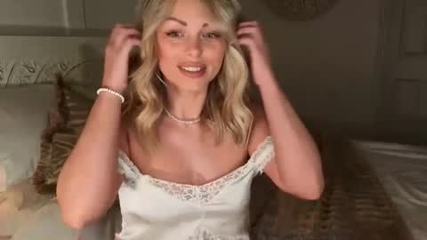 Daisy Dreams online show from February 9, 10:14 pm