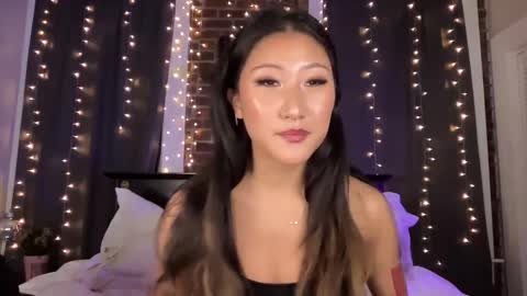 Daisy Kim online show from March 1, 2:15 am