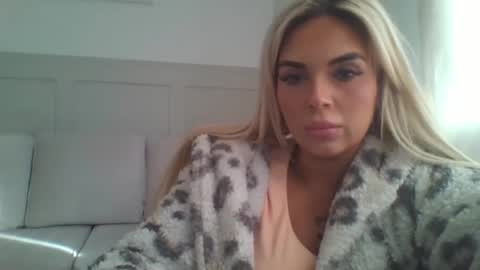 daisylou2000 online show from May 2, 4:23 pm