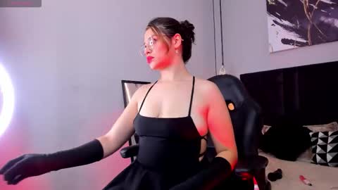 Snapshot of dakhota_rouge chatting on November 9, 4:22 am Dakhota online show from November 9, 4:22 am