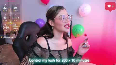 Snapshot of dakhota_rouge chatting on November 25, 5:07 am Dakhota online show from November 25, 5:07 am