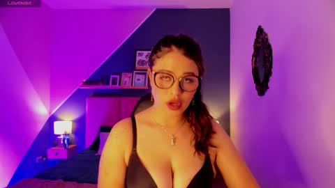 Snapshot of dakhota_rouge chatting on March 3, 12:33 pm Dakhota online show from March 3, 12:33 pm