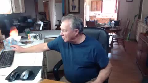 Snapshot of dakit2 chatting on December 3, 10:18 pm dakit online show from December 3, 10:18 pm