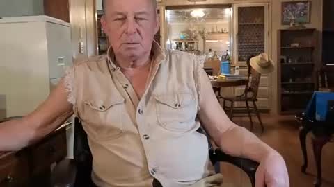 Snapshot of dakit2 chatting on December 13, 7:53 pm dakit online show from December 13, 7:53 pm