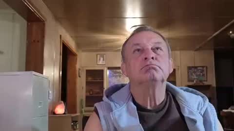 Snapshot of dakit2 chatting on December 18, 3:18 pm dakit online show from December 18, 3:18 pm