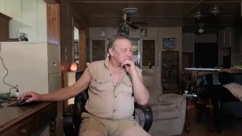 Snapshot of dakit2 chatting on January 8, 3:47 pm dakit online show from January 8, 3:47 pm