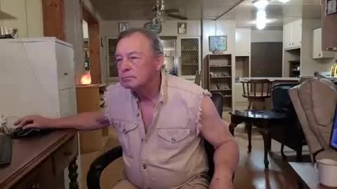 Snapshot of dakit2 chatting on February 17, 2:57 pm dakit online show from February 17, 2:57 pm