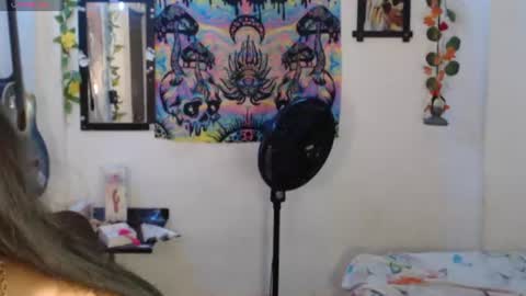 Snapshot of dakkohott chatting on July 3, 8:10 am Dakko online show from July 3, 8:10 am