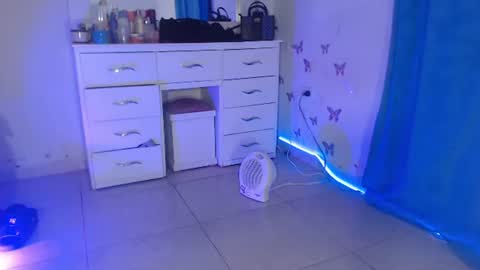 Snapshot of dakkotta_curvy chatting on June 20, 8:06 am VALENTINA online show from June 20, 8:06 am