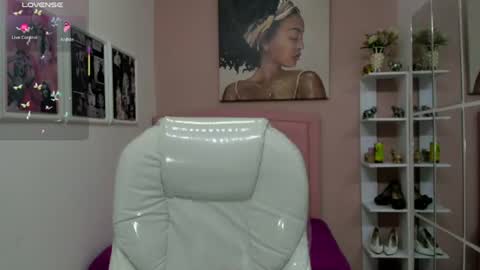 Snapshot of dakota_cortez chatting on June 20, 12:19 pm Dakota Cortez online show from June 20, 12:19 pm