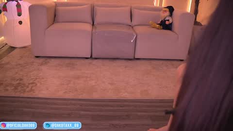 dako online show from November 25, 3:39 am