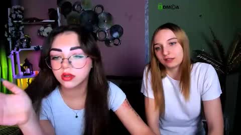 Snapshot of dakota_simple chatting on December 17, 1:17 pm Dakota online show from December 17, 1:17 pm