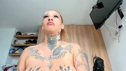 Snapshot of dakota_stream chatting on July 15, 12:54 pm dakota_stream online show from July 15, 12:54 pm