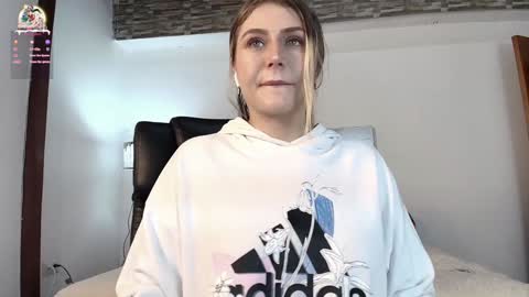 dakotarobbins_ online show from December 28, 11:52 am