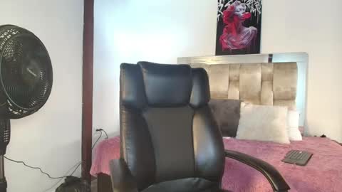 dakotarobbins_ online show from January 30, 3:40 pm