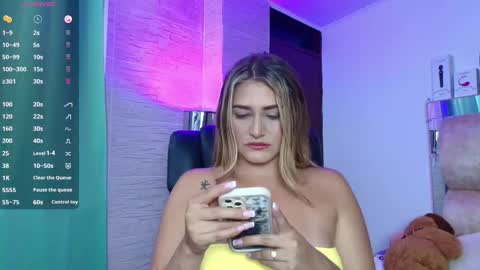 dakotarobbins_ online show from December 13, 8:47 pm