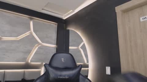 Dakota  online show from December 2, 11:04 am