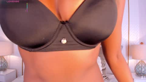Snapshot of dakotawangi chatting on May 10, 5:23 am online show from May 10, 5:23 am